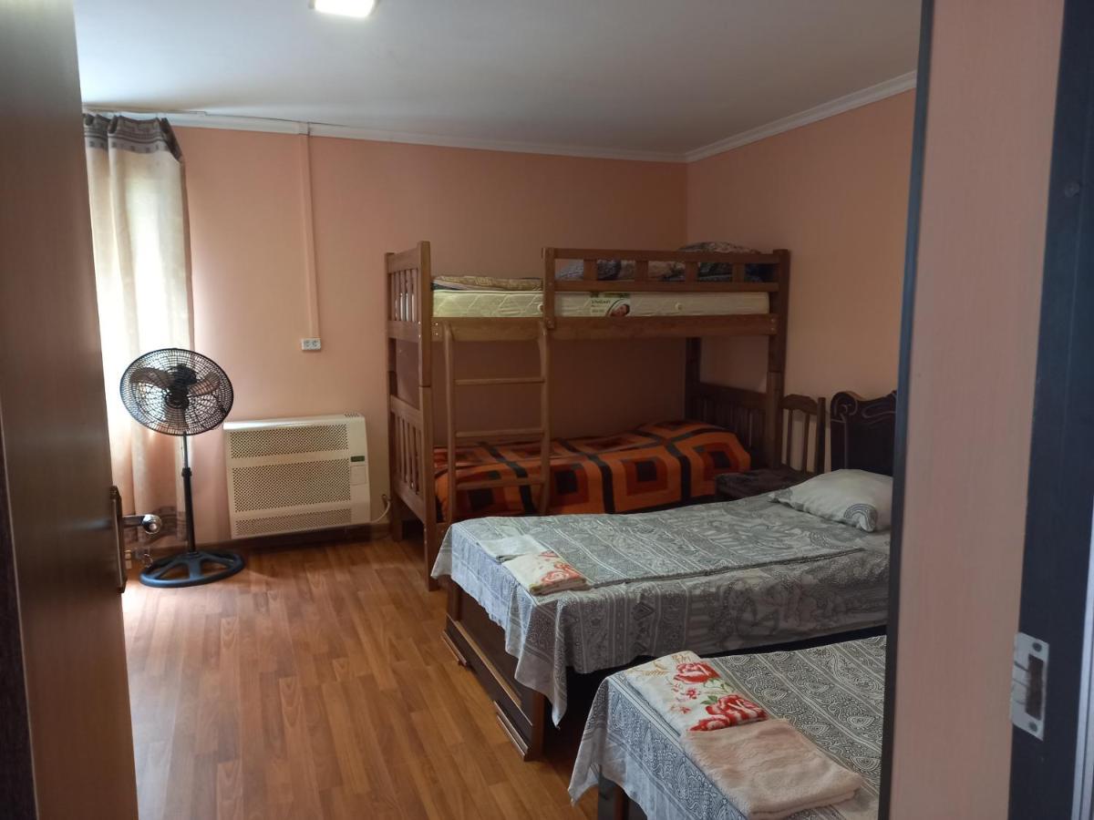 Hotel Guest Houze Nona Zugdidi Zewnętrze zdjęcie